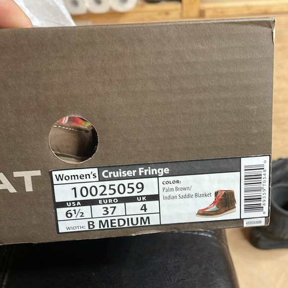 Ariat slip on low top woman’s size 6.5 Cruiser Fringe - Picture 9 of 9